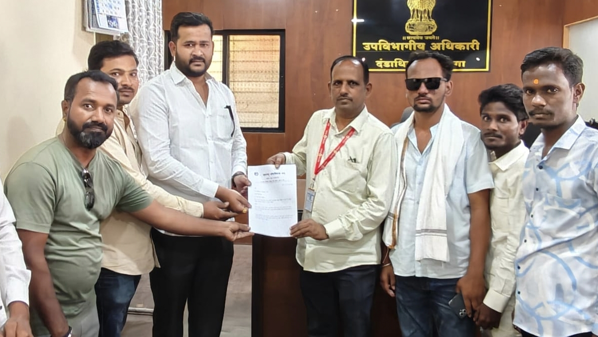 महाराष्ट्र लोकविकास मंच राष्ट्रीय युवक कार्यकारिणी ची तालुक्यातील व्रक्ष तोड थांबविण्यासाठी उपविभागीय दंडाधिकारी यांना निवेदन सादर !