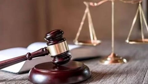 धक्कादायक: मुलाची बनावट आई बनून चोरली शाळेतील कागदपत्रे; उमरगा न्यायालयाच्या आदेशानंतर महिलेसह साथीदारांवर गुन्हा दाखल!