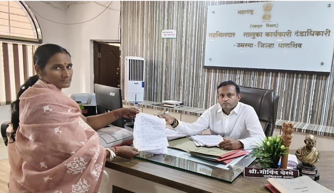 *कोरडा दुष्काळ जाहीर करा गटनेत्या सुनिता पावशेरे यांचे तहसीलदारांना निवेदन*